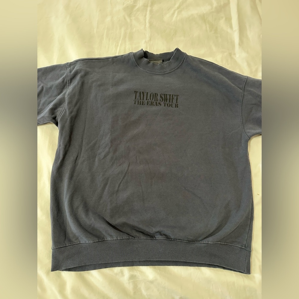 Taylor Swift Gray Tour Sweatshirt - Picture 5 of 6